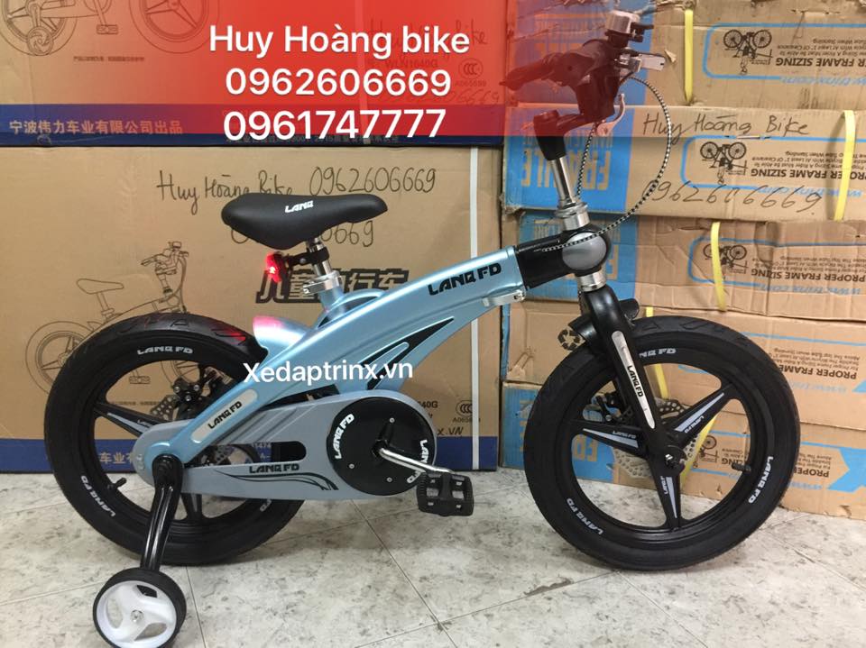 Chiếc xe đạp trẻ em yêu thích mà ba mẹ tặng em